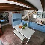 1876 Traditional Seafront Holiday home
