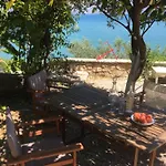 1876 Traditional Seafront Holiday home