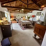 1876 Traditional Seafront Holiday home