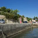1876 Traditional Seafront * Kiveri