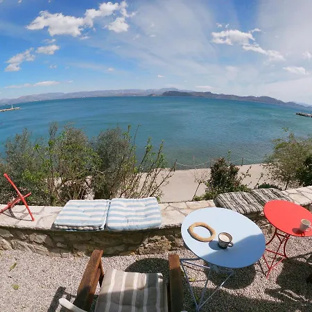 1876 Traditional Seafront Holiday home *