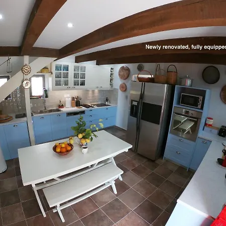 1876 Traditional Seafront *