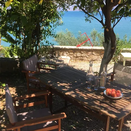 1876 Traditional Seafront Holiday home