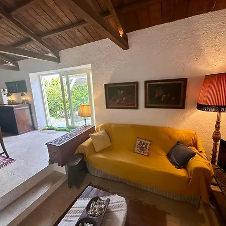 1876 Traditional Seafront Holiday home *