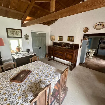 1876 Traditional Seafront *