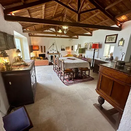 1876 Traditional Seafront Holiday home