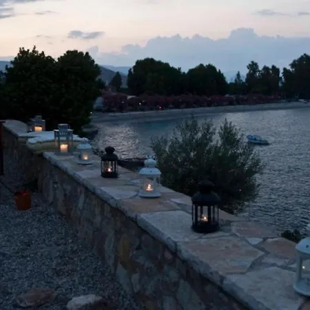 1876 Traditional Seafront Holiday home Kiveri