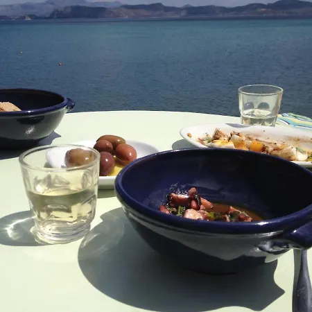 1876 Traditional Seafront Tatil Evi Kivérion
