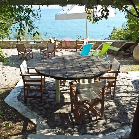 1876 Traditional Seafront Holiday home *