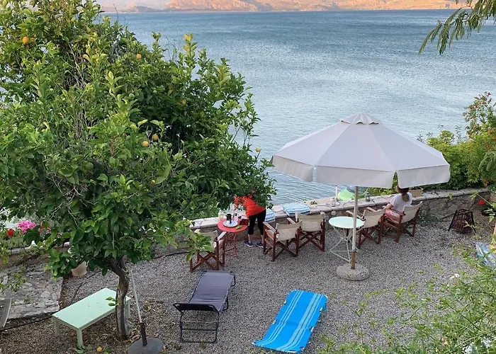 Casa de Férias 1876 Traditional Seafront Kivérion