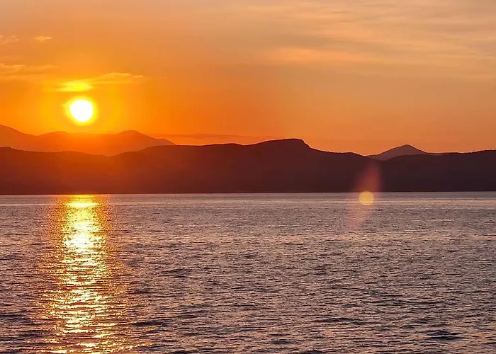 1876 Traditional Seafront