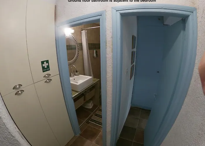 Casa de Férias 1876 Traditional Seafront Kivérion