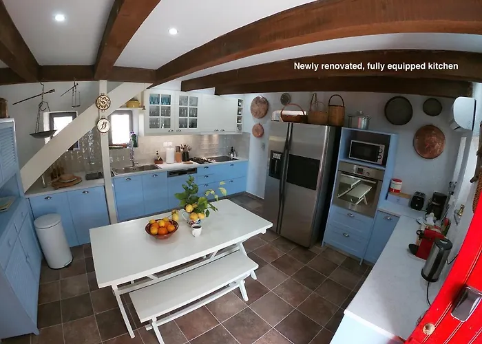 1876 Traditional Seafront *