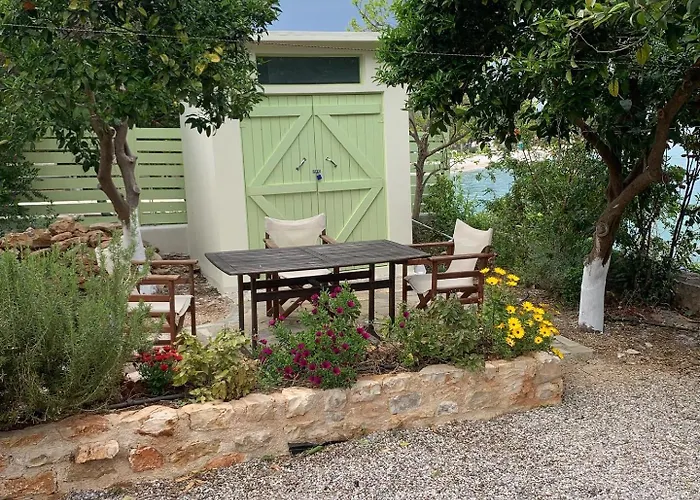 1876 Traditional Seafront *