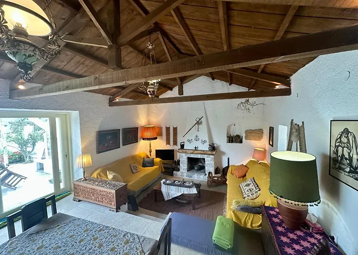 Casa de Férias 1876 Traditional Seafront Kivérion