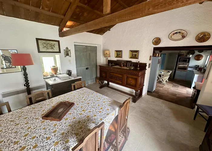 1876 Traditional Seafront *