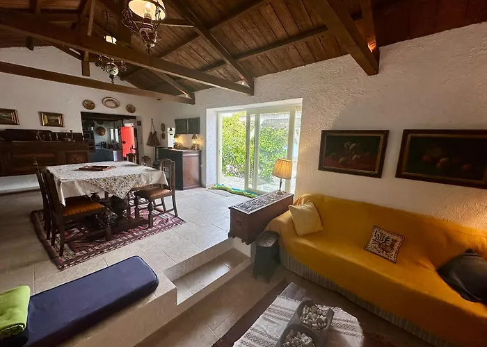 1876 Traditional Seafront Kivérion