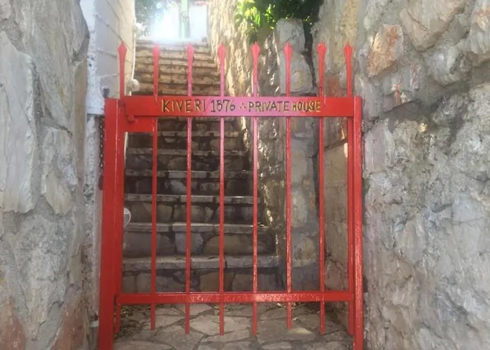 1876 Traditional Seafront Kivérion