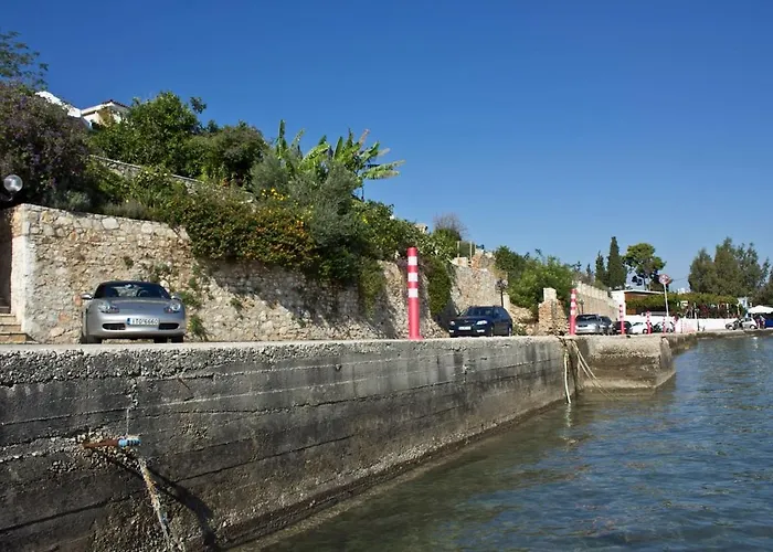 1876 Traditional Seafront * Kivérion